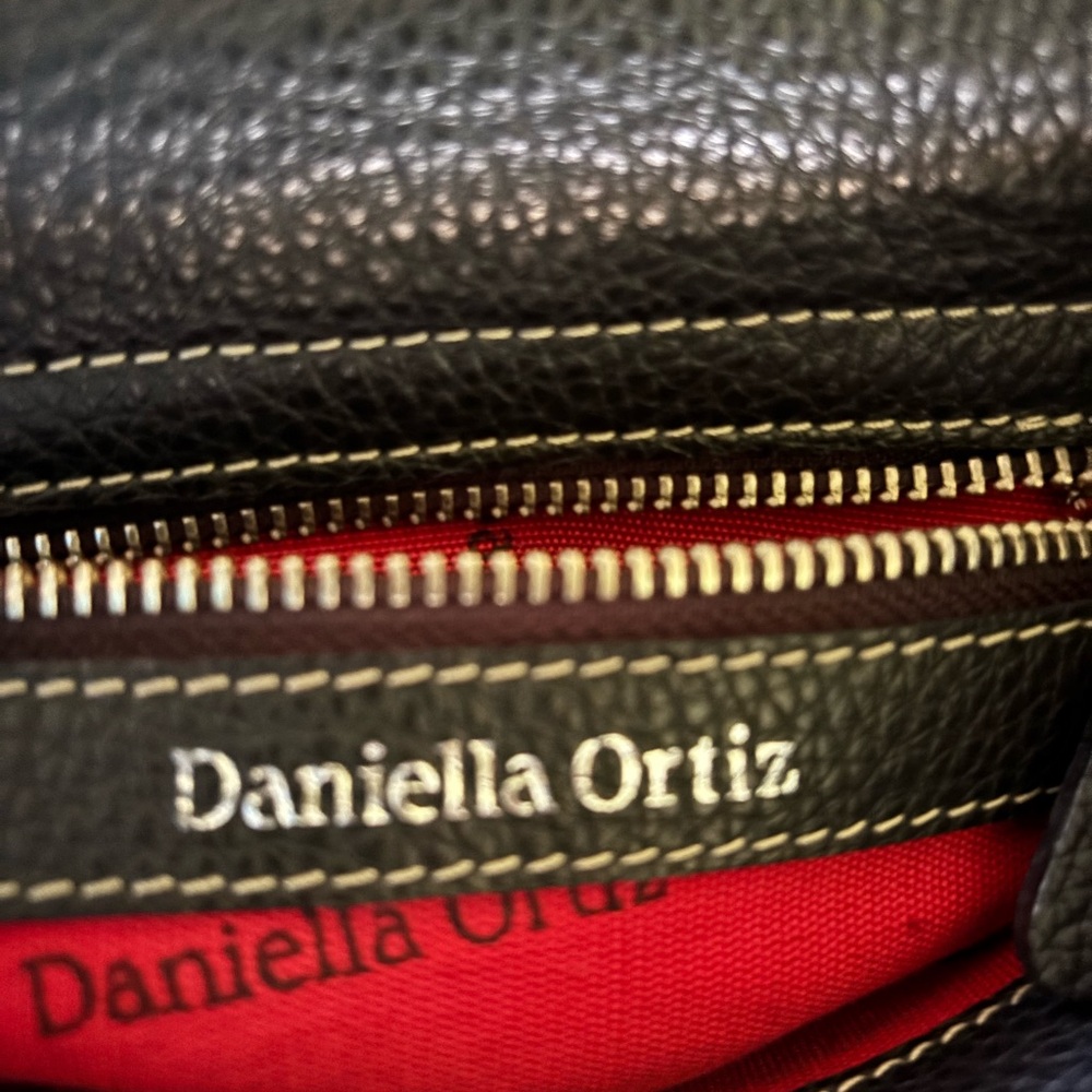 Daniella Ortiz bucket bag/ crossbody - Picture 5 of 5